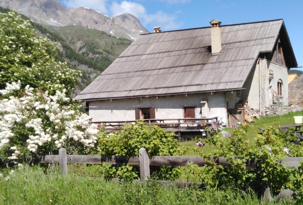 Auberge L'Estoilies Saint-Vérand Eksteriør billede