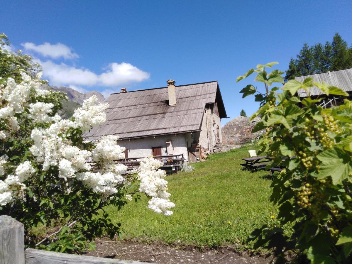 Auberge L'Estoilies Saint-Vérand Eksteriør billede