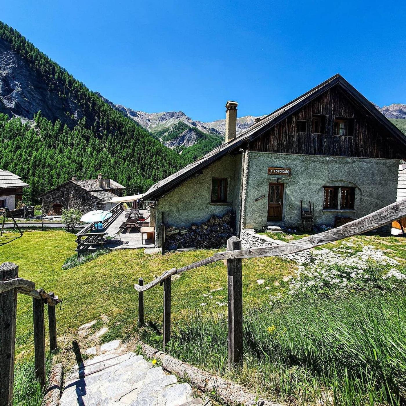 Auberge L'Estoilies Saint-Vérand Eksteriør billede